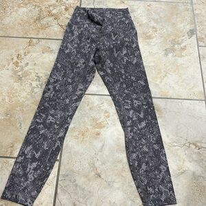 Lululemon Wunder Train HR leggings 25”. Very gently used. Only worn a few times
